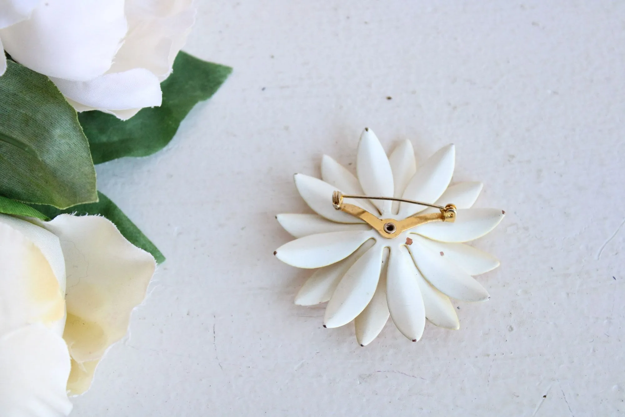 Vintage 1960s Sunflower Brooch in Yellow and Brown